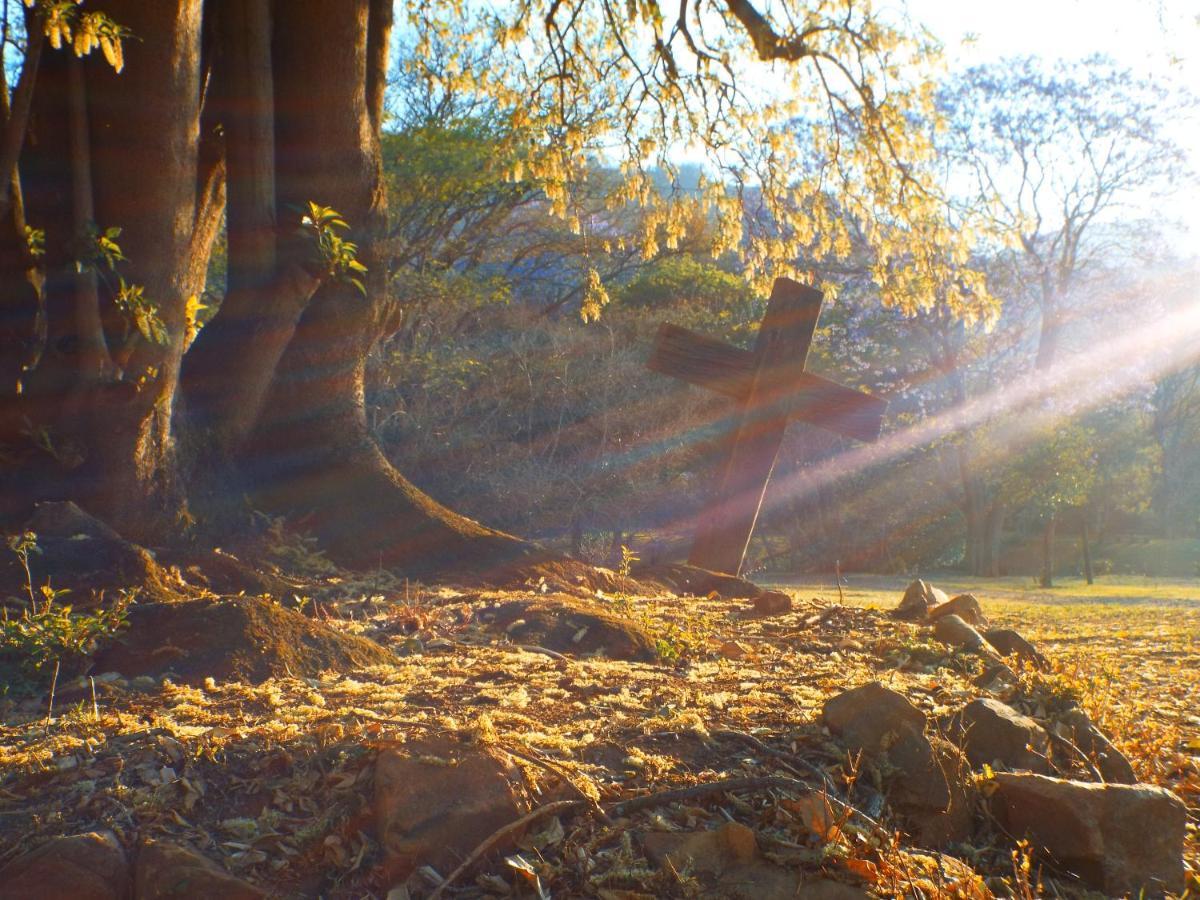 Zongororo Mountain Lodge Waterval-Onder Bagian luar foto